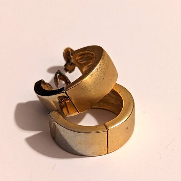 Vintage 80s Chic Matte Gold Tone Two Tone Clip On Hoop Earrings - Picture 2 of 5